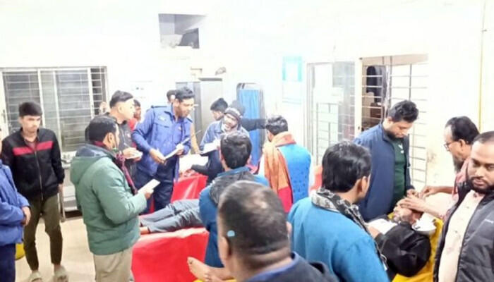 লক্ষ্মীপুরে এনআইডি সংগ্রহ নিয়ে বিএনপি-জামায়াত সংঘর্ষ: আহত ১৩, সদর হাসপাতালে উত্তেজনা