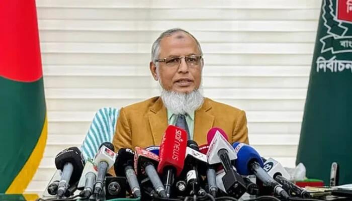 গণভোটে কর্মকর্তাদের নিরপেক্ষ থাকার নির্দেশ: অনিয়মে কঠোর কমিশন