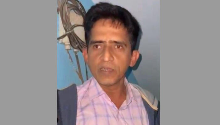 ফতুল্লায় ছাত্রীকে নিপীড়নের চেষ্টার অভিযোগে শিক্ষক গ্রেফতার