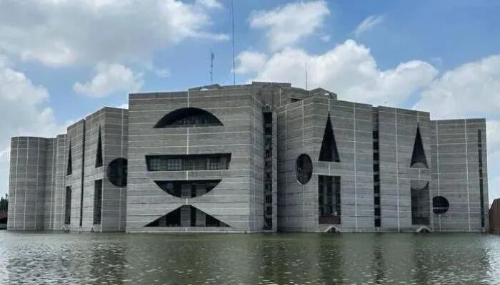 নির্বাচনের পর সরকার গঠন ও শপথ: কী বলছে সংবিধান?