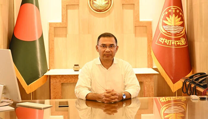 তেজগাঁও কার্যালয়ে প্রথম কর্মদিবস প্রধানমন্ত্রী তারেক রহমানের: রোপণ করলেন চারা, স্মৃতিচারণে আবেগাপ্লুত কর্মকর্তা-কর্মচারীরা
