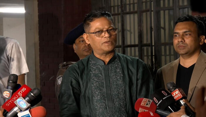 জেনেভা ক্যাম্পে চিরুনি অভিযান: ‘সমাজে মাদক থাকবে না’—আইজিপির বার্তা