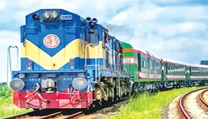 ঈদযাত্রার অগ্রিম টিকিট বিক্রি শুরু; রেলপথে ১০ জোড়া বিশেষ ট্রেন ও বাড়তি নিরাপত্তা