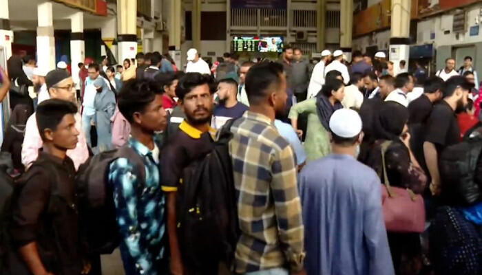 ঈদের ছুটির শুরুতেই ঘরমুখো মানুষের ঢল, রাজধানী ছাড়ছে হাজারো যাত্রী