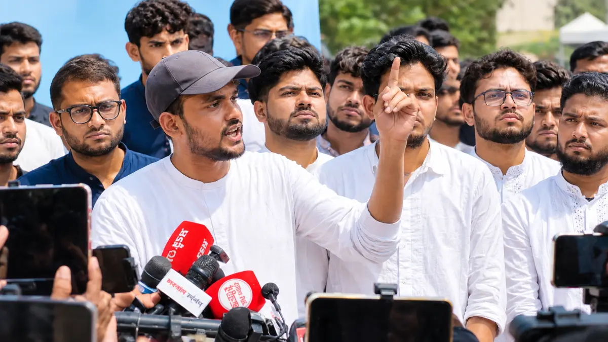 রাড্ডা ক্লিনিকের দখল ঠেকানোর ঘোষণা আসিফ মাহমুদের