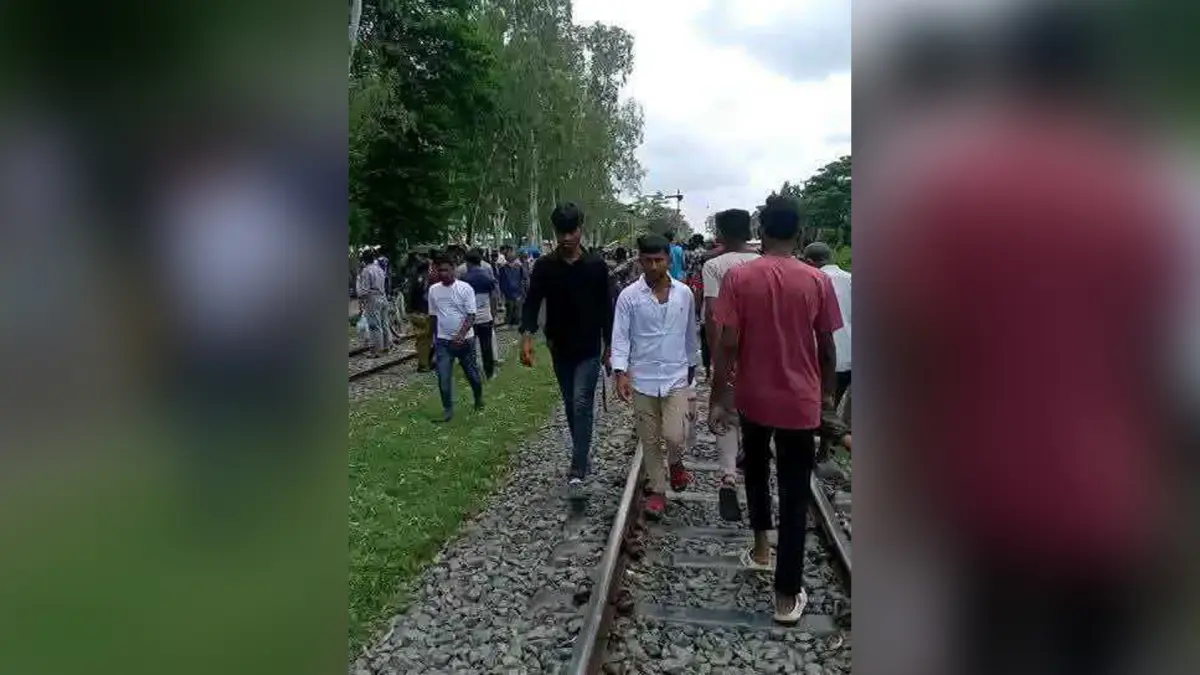 চলন্ত দোলনচাঁপা ট্রেনে উঠতে গিয়ে পীরগাছায় রেলকর্মীর মর্মান্তিক মৃত্যু