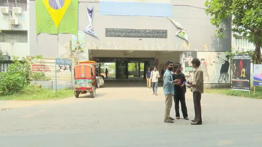 রাবিতে সাংবাদিকদের ওপর হামলা: হল প্রভোস্ট প্রত্যাহার