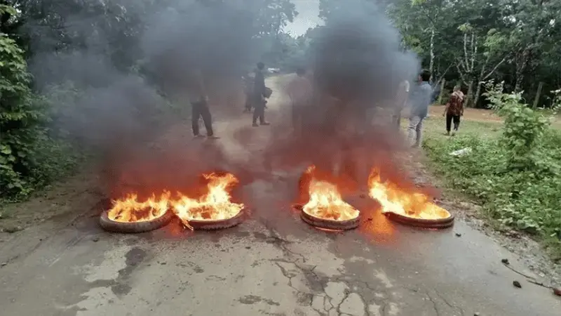 সাজেকে সড়ক অবরোধ, আটকা ৩ হাজার পর্যটক