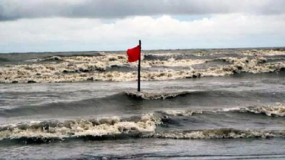 সব সমুদ্রবন্দরে ৩ নম্বর সতর্ক সংকেত, ঝোড়ো হাওয়ার আশঙ্কা