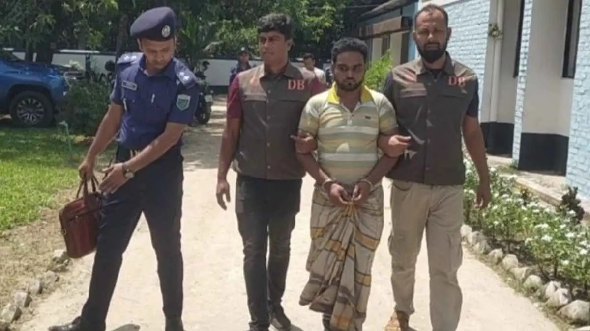 আখ ক্ষেতে অটোরিকশাচালকের পচাগলা মরদেহ, ছিনতাই মামলায় গ্রেফতার ৩