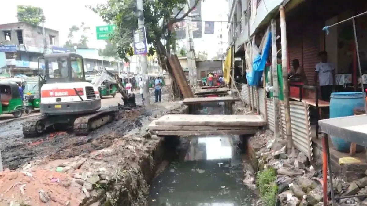 দখল-দূষণে অস্তিত্ব সংকটে টাঙ্গাইলের ঐতিহাসিক শ্যামা বাবুর খাল