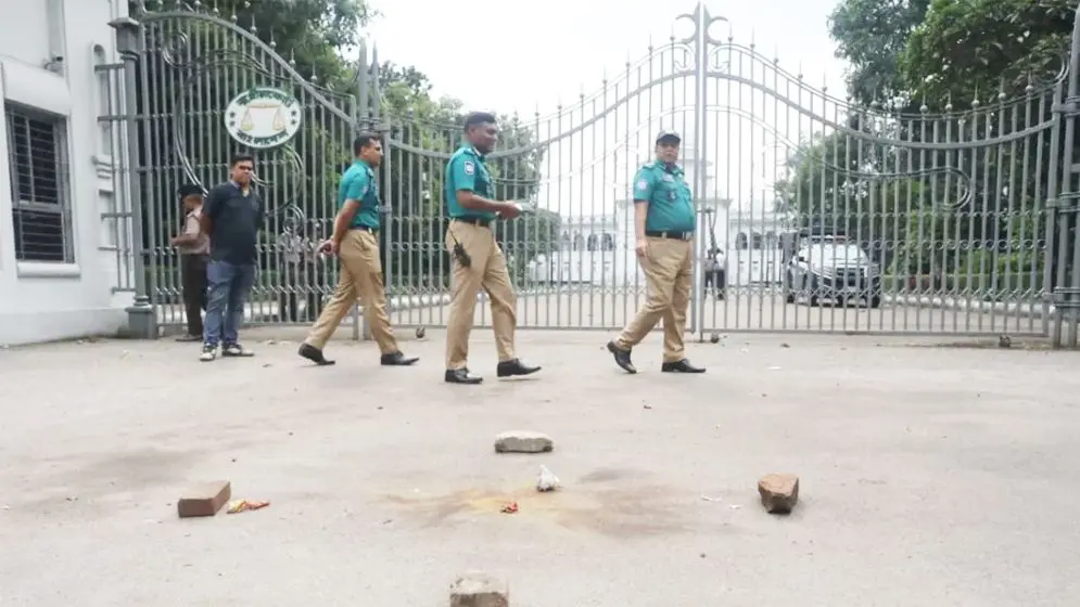 সুপ্রিম কোর্টের সামনে ককটেল বিস্ফোরণ