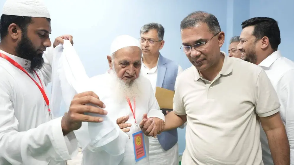 হেফাজত আমিরের কাছে দোয়া চাইলেন প্রধানমন্ত্রী তারেক রহমান