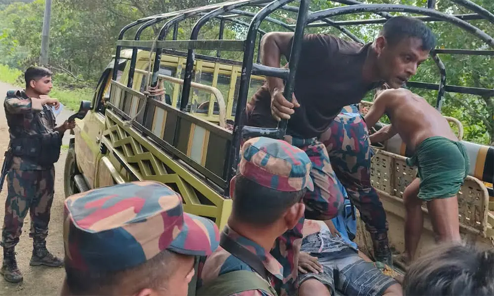 থানচিতে পর্যটকবাহী চান্দের গাড়ি খাদে, নিহত ২