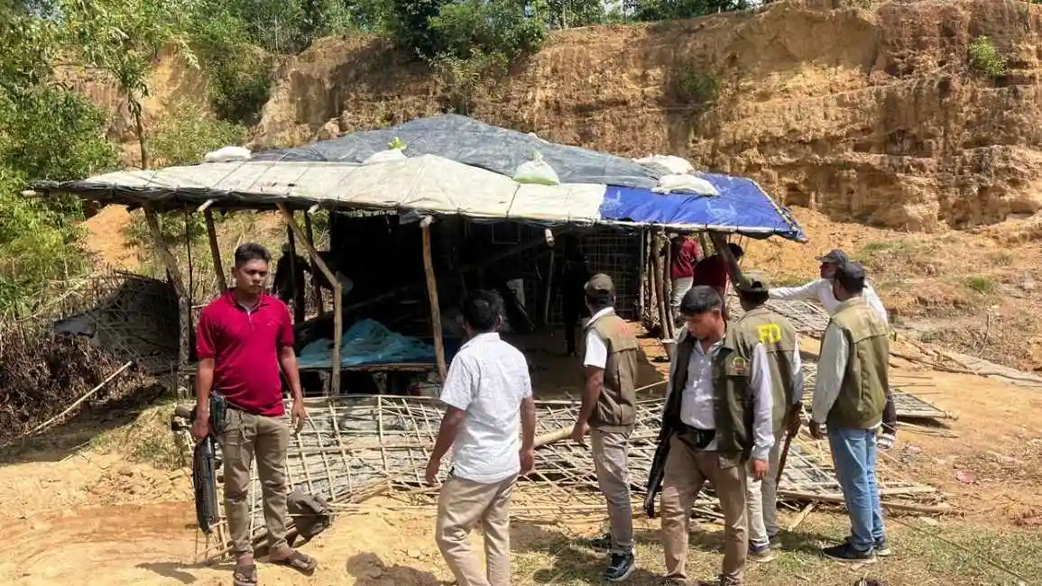 উখিয়ায় ৩০ একর বনভূমি দখলমুক্ত, স্থাপনা উচ্ছেদ