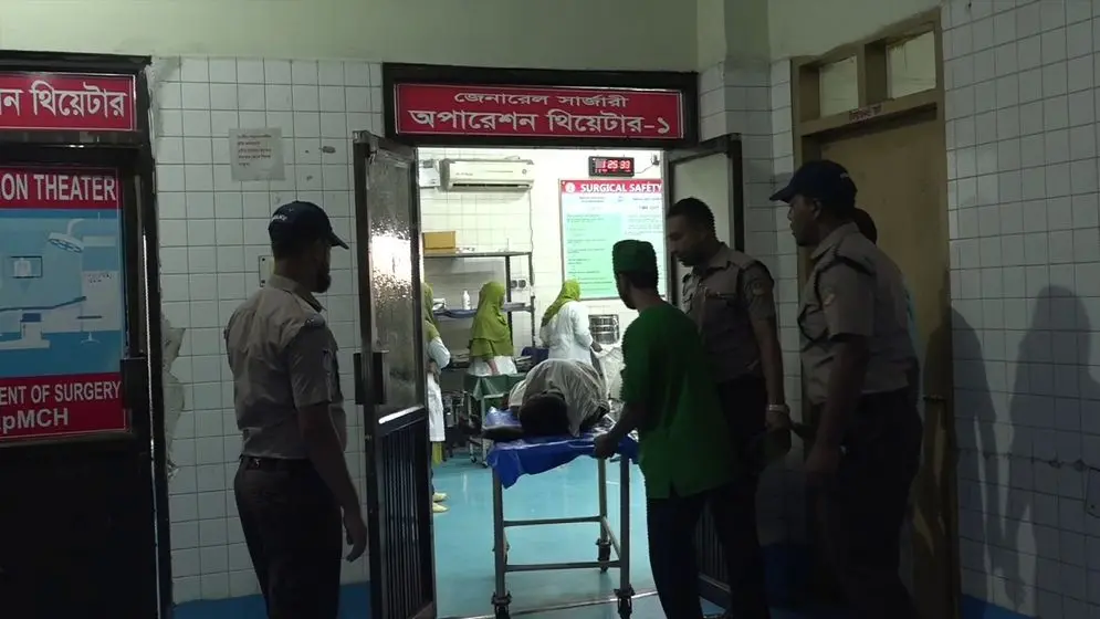 উলিপুর সীমান্তে বিএসএফের গুলিতে আহত দুই ভারতীয়ের অস্ত্রোপচার