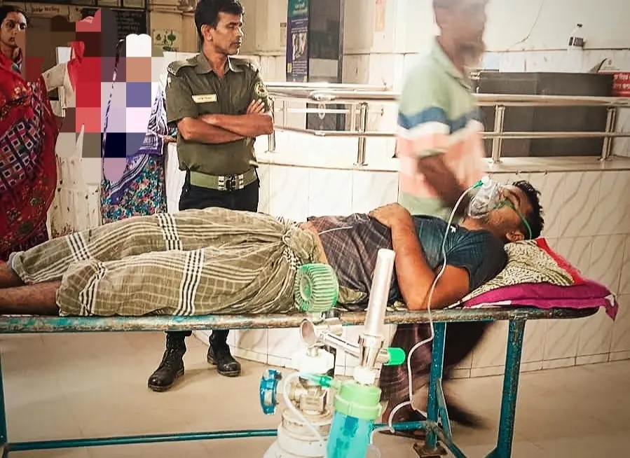 ভোলাহাটে পূর্ববিরোধের জেরে বাড়িতে হামলা, ভাঙচুর ও লুটপাট