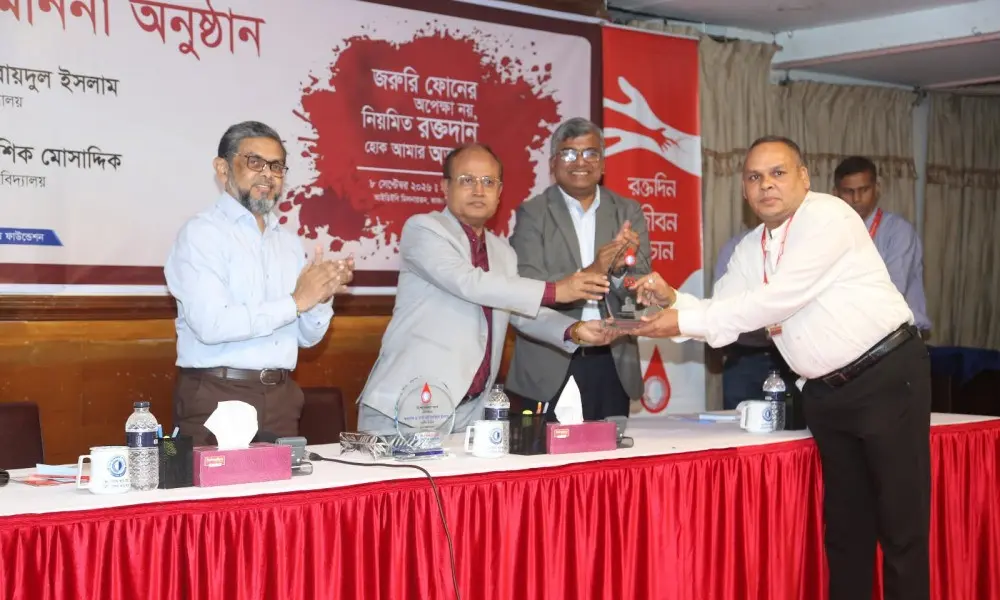 তরুণরা এগিয়ে এলে দেশে রক্তের সংকট থাকবে না: ঢাবি উপাচার্য